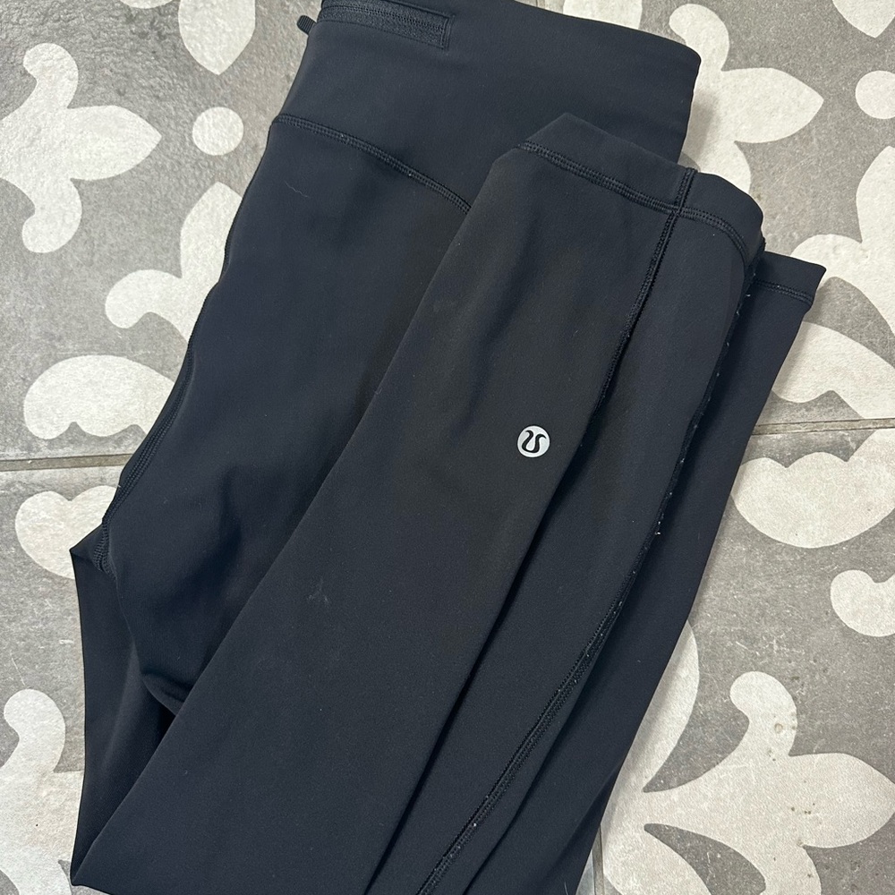 Lululemon speed up crop 21”
Size 6
EUC